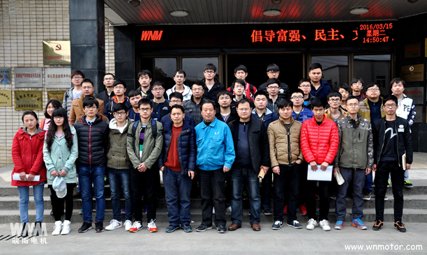 安工大在公司作畢業(yè)設(shè)計(jì)，在皖南電機(jī)合影留念