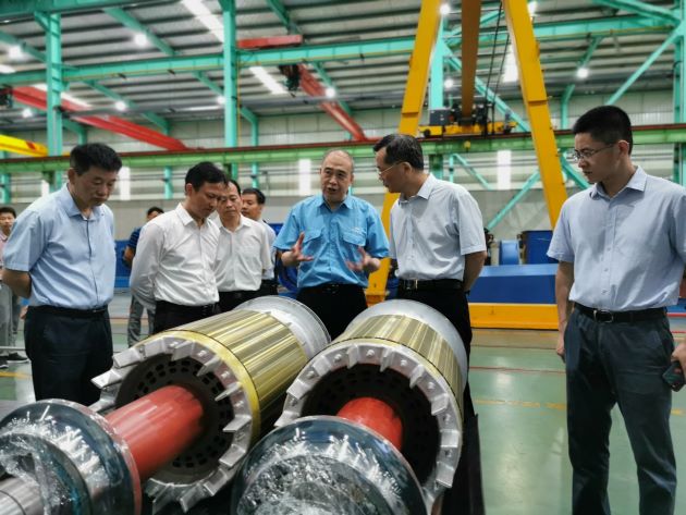 圖為省政協(xié)副主席韓軍在威能電機(jī)調(diào)研 圖為省政協(xié)副主席韓軍在威能電機(jī)調(diào)研